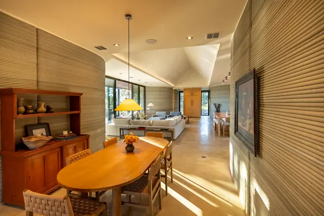 Aura dining room